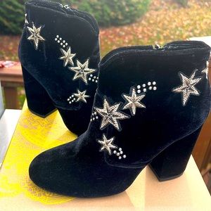 New never worn Mix 6 Black Velvet Booties  w/ Gold Stars size 7.5